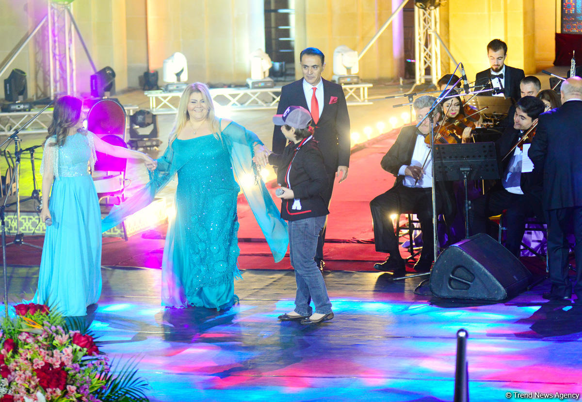 Грандиозный вечер Айгюн Самедзаде – Азан, Ангелы, легендарная Мушарраф Акай,  звездное небо Баку (ФОТО)