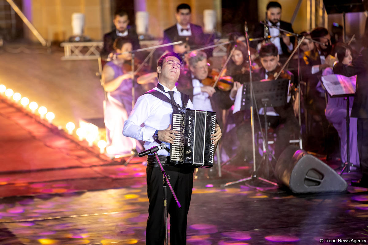 Грандиозный вечер Айгюн Самедзаде – Азан, Ангелы, легендарная Мушарраф Акай,  звездное небо Баку (ФОТО)