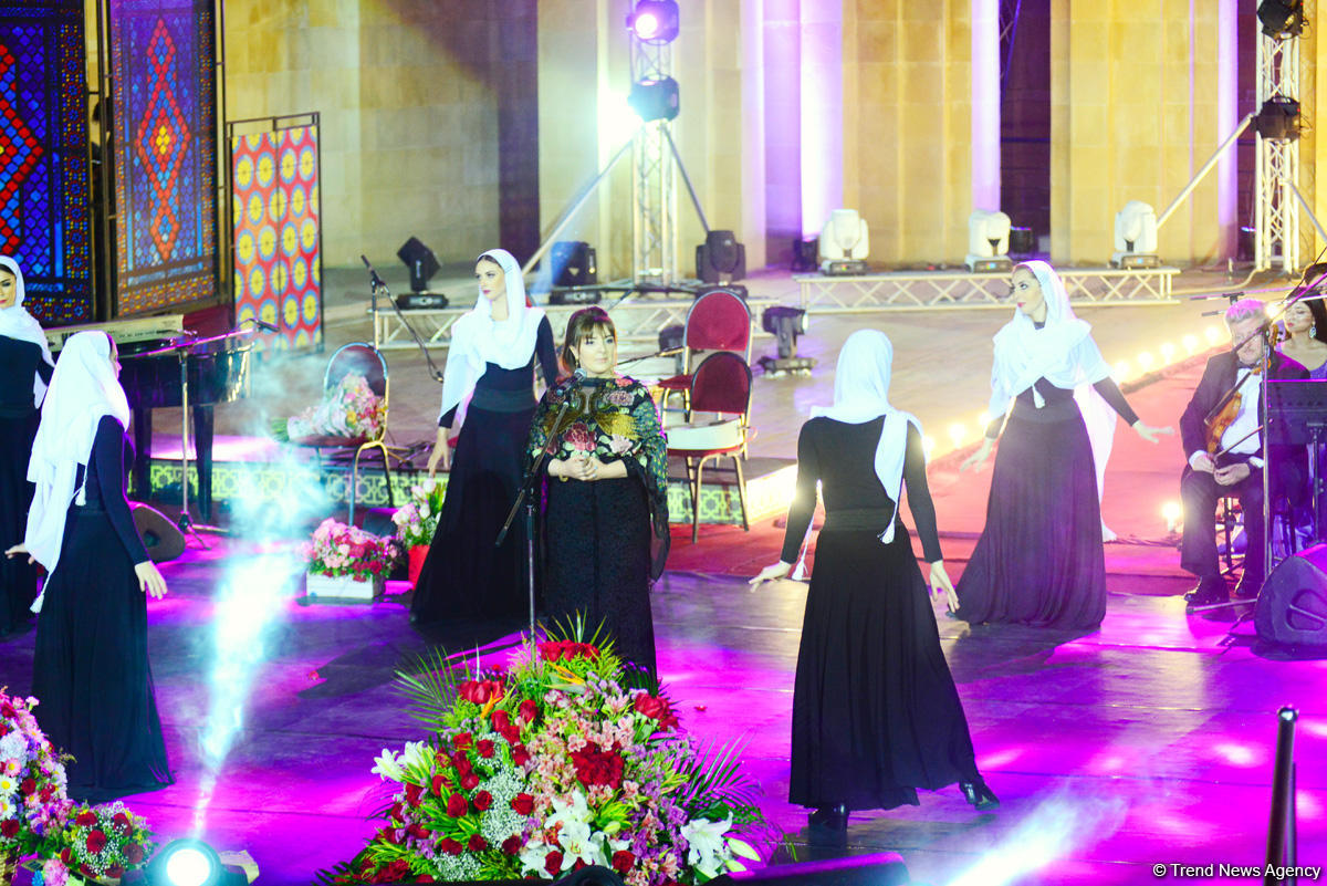 Грандиозный вечер Айгюн Самедзаде – Азан, Ангелы, легендарная Мушарраф Акай,  звездное небо Баку (ФОТО)