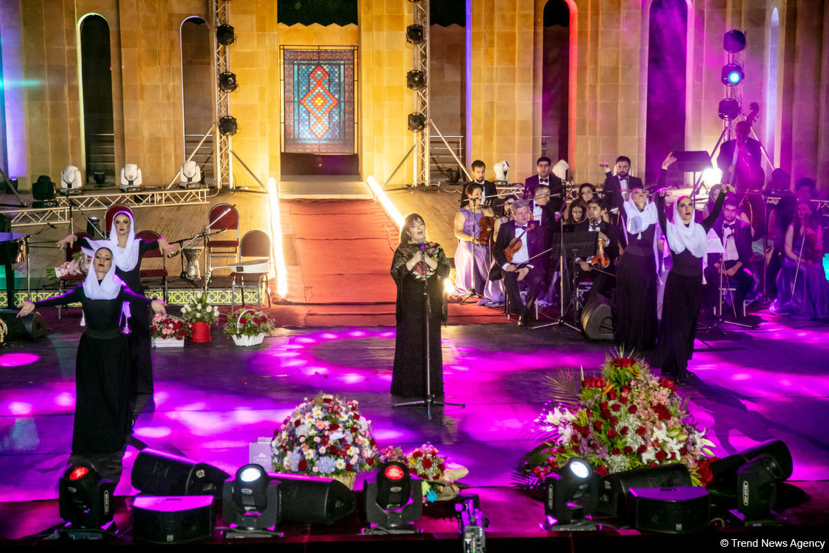 Грандиозный вечер Айгюн Самедзаде – Азан, Ангелы, легендарная Мушарраф Акай,  звездное небо Баку (ФОТО)