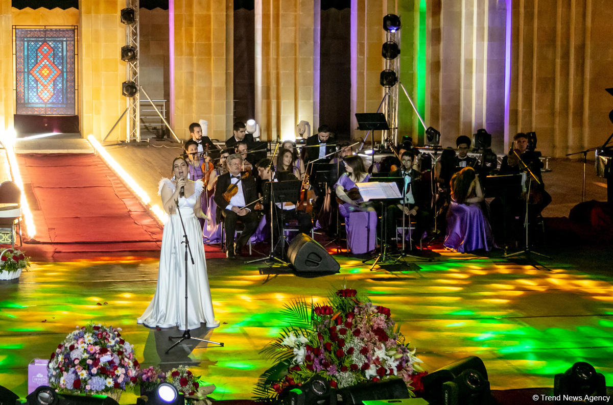 Грандиозный вечер Айгюн Самедзаде – Азан, Ангелы, легендарная Мушарраф Акай,  звездное небо Баку (ФОТО)