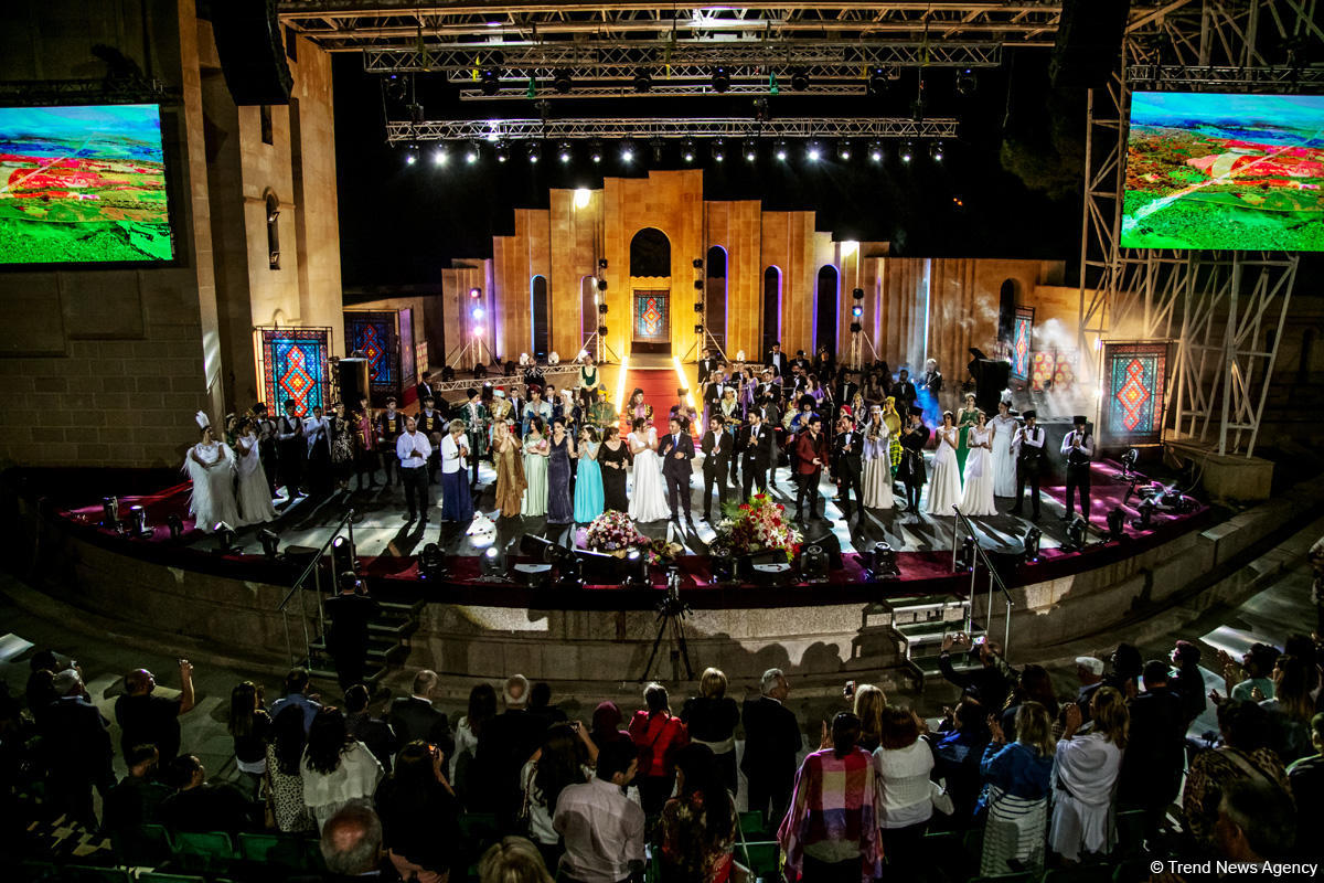 Грандиозный вечер Айгюн Самедзаде – Азан, Ангелы, легендарная Мушарраф Акай,  звездное небо Баку (ФОТО)