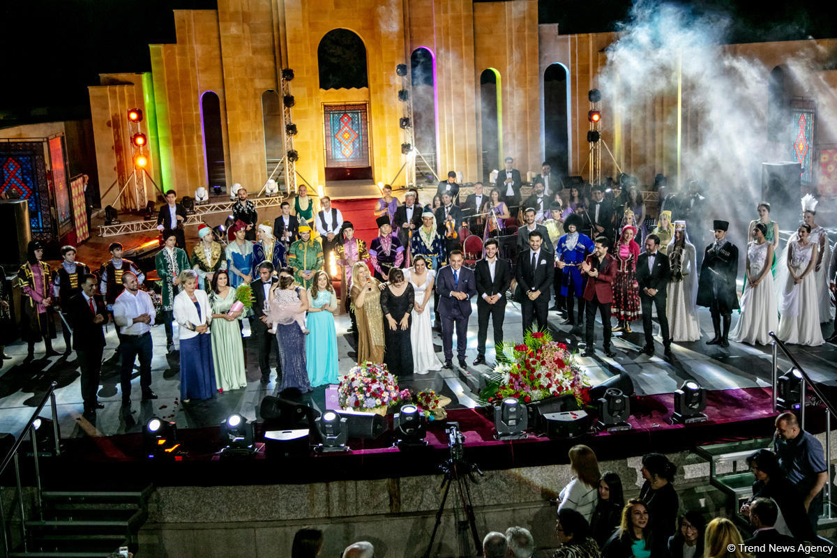 Грандиозный вечер Айгюн Самедзаде – Азан, Ангелы, легендарная Мушарраф Акай,  звездное небо Баку (ФОТО)