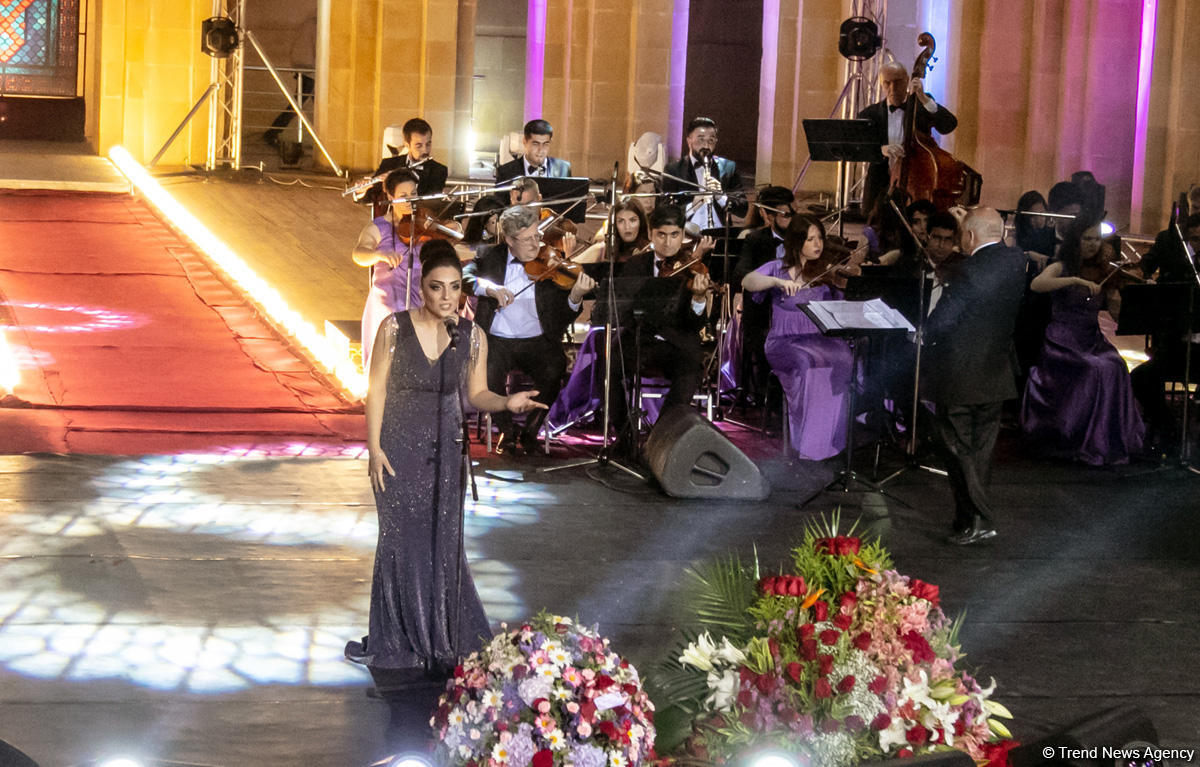 Грандиозный вечер Айгюн Самедзаде – Азан, Ангелы, легендарная Мушарраф Акай,  звездное небо Баку (ФОТО)