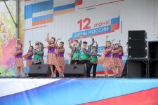 В День России азербайджанцы угощали долмой, люля-кебабом и гранатовым соком (ФОТО)