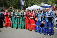 В День России азербайджанцы угощали долмой, люля-кебабом и гранатовым соком (ФОТО)