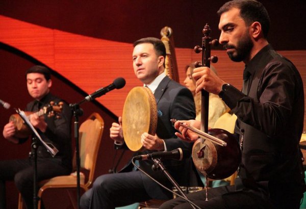 Эльнур Зейналов показал в мугаме стихии природы - огонь, землю, воду и воздух (ФОТО)