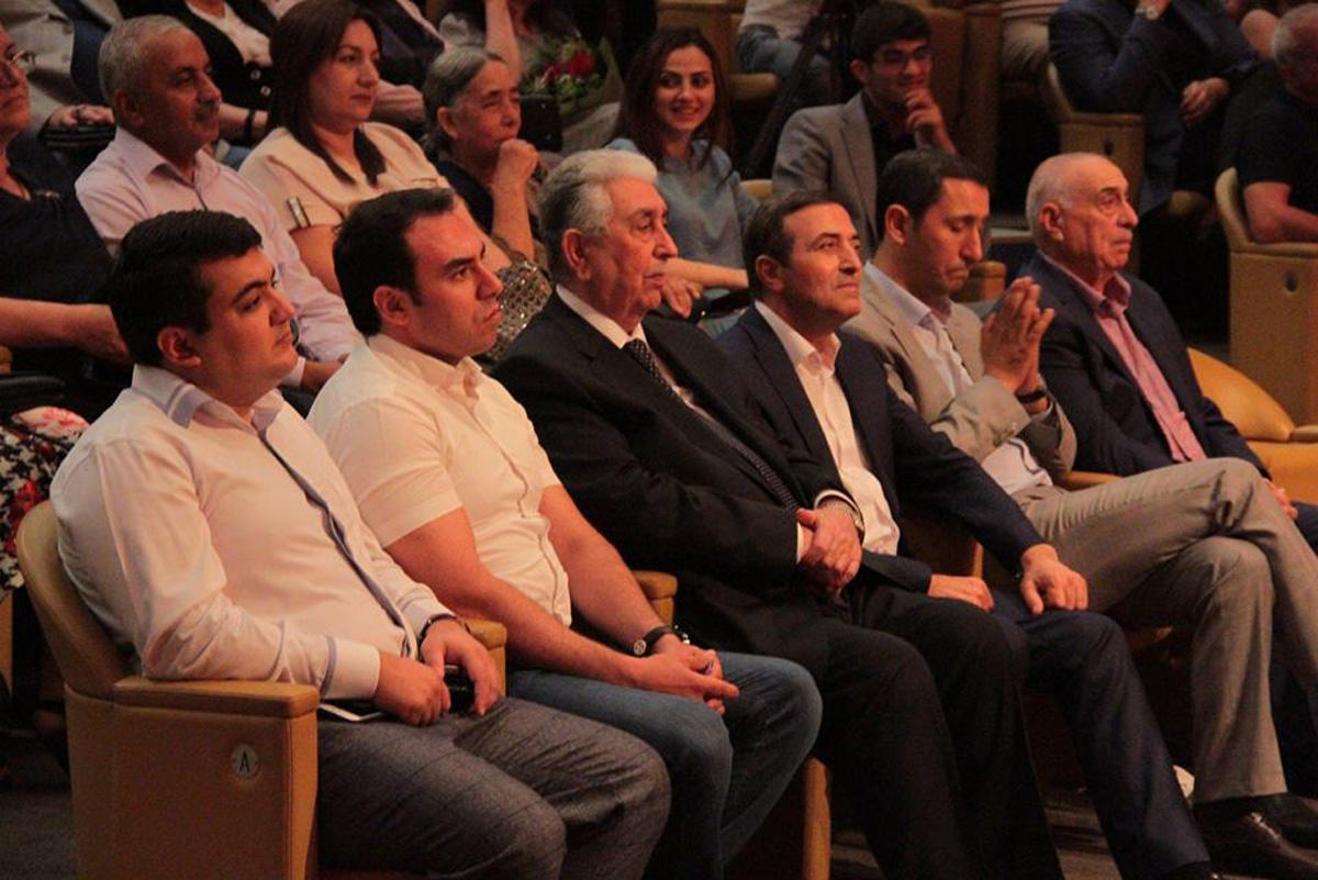 Эльнур Зейналов показал в мугаме стихии природы - огонь, землю, воду и воздух (ФОТО)