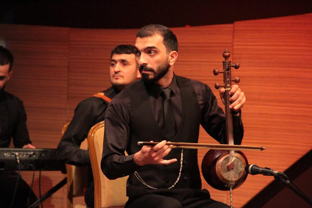 Эльнур Зейналов показал в мугаме стихии природы - огонь, землю, воду и воздух (ФОТО)