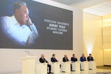 В Центре Гейдара Алиева прошла презентация книги «Нурсултан Назарбаев. Жизненный путь» (ФОТО)