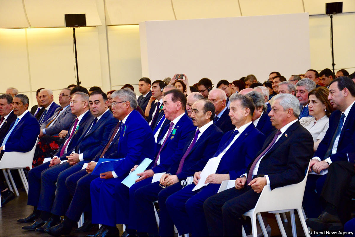 В Центре Гейдара Алиева прошла презентация книги «Нурсултан Назарбаев. Жизненный путь» (ФОТО)