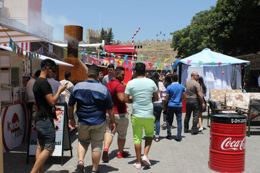 В Баку открылся летний Фестиваль еды – две недели объедения! (ФОТО)