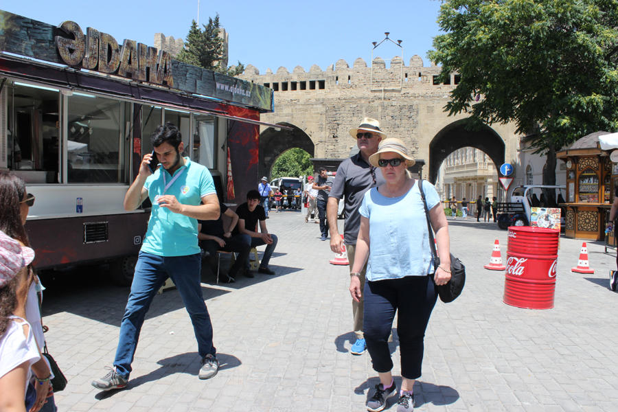 В Баку открылся летний Фестиваль еды – две недели объедения! (ФОТО)