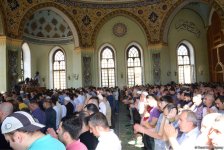 В мечети Тезепир совершен намаз по случаю праздника Рамазан (ФОТО)