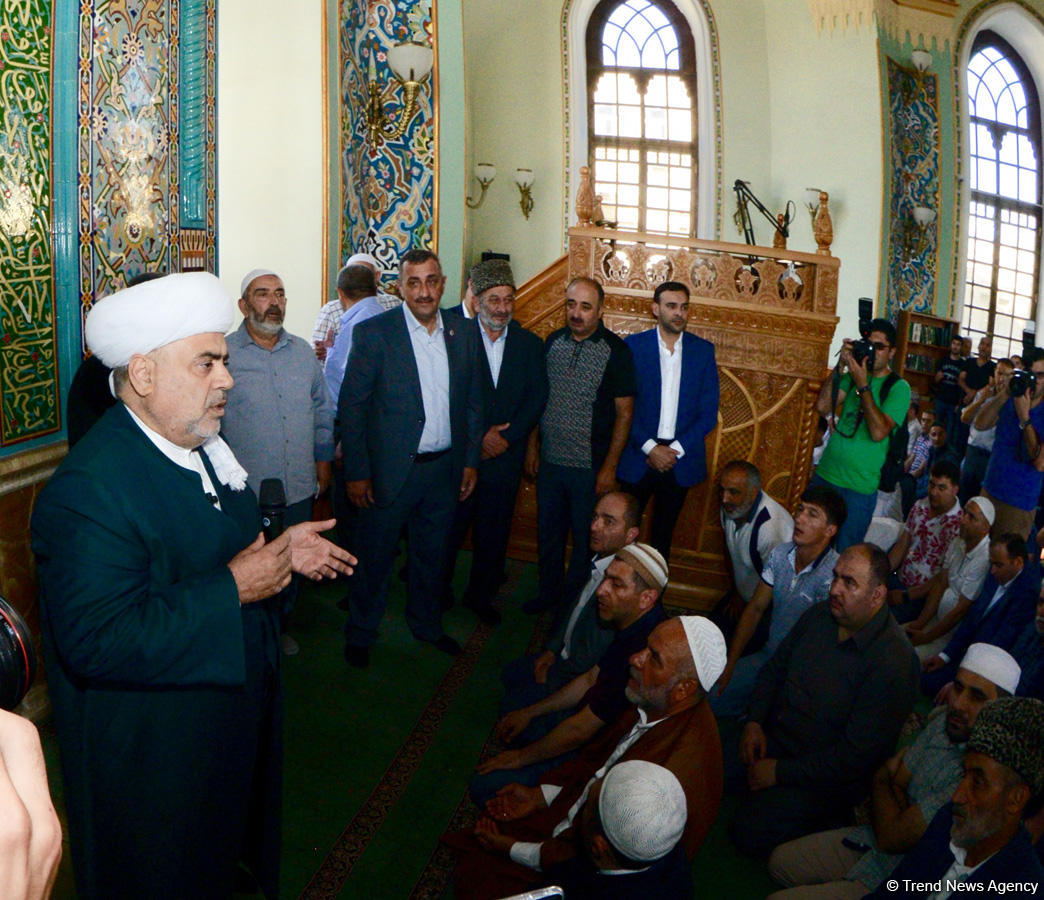 В мечети Тезепир совершен намаз по случаю праздника Рамазан (ФОТО)