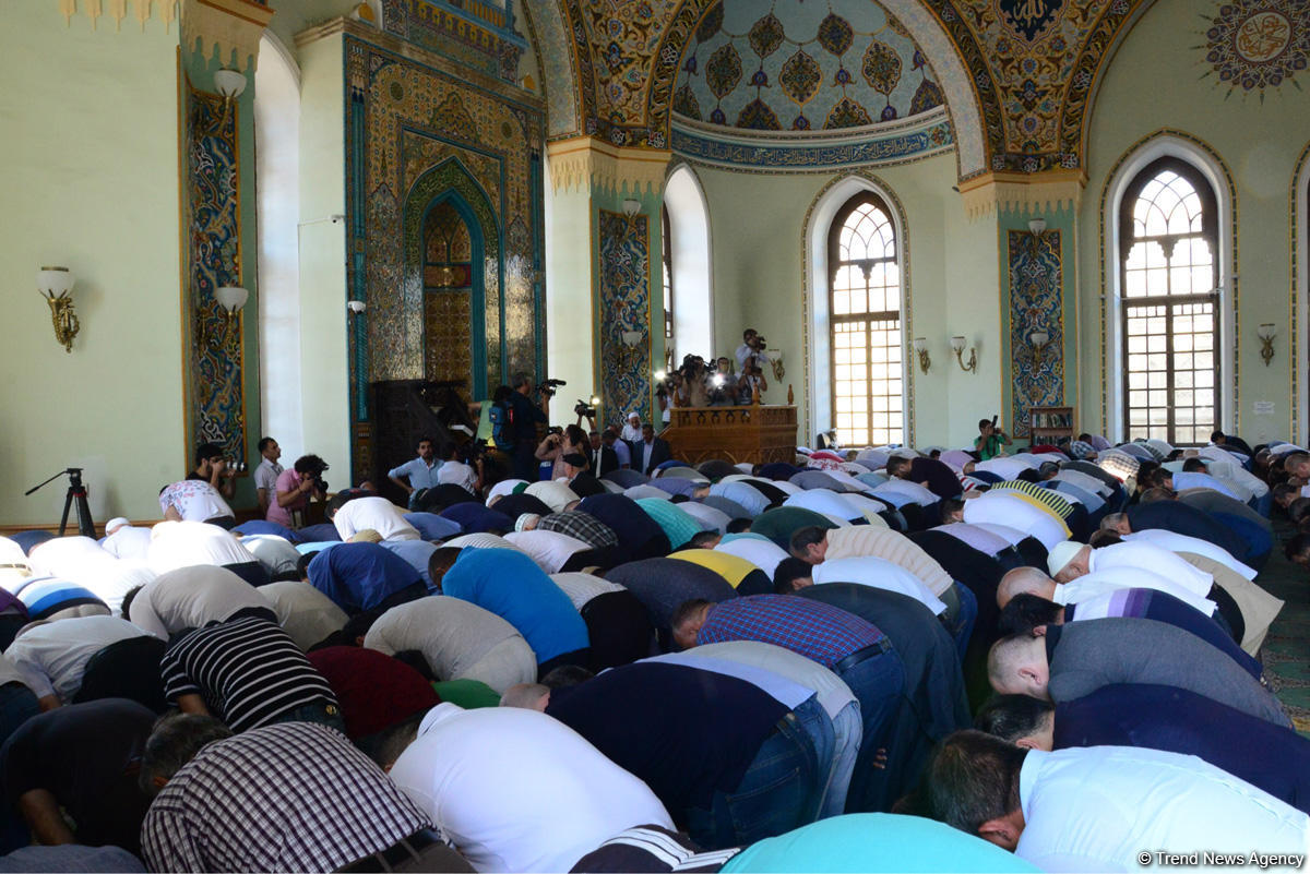 В мечети Тезепир совершен намаз по случаю праздника Рамазан (ФОТО)