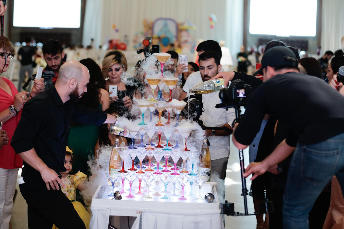 Семь красавиц Азербайджана - свадебные традиции, шоколадный фонтан, шоу фаэтонов и автомобилей (ФОТО)