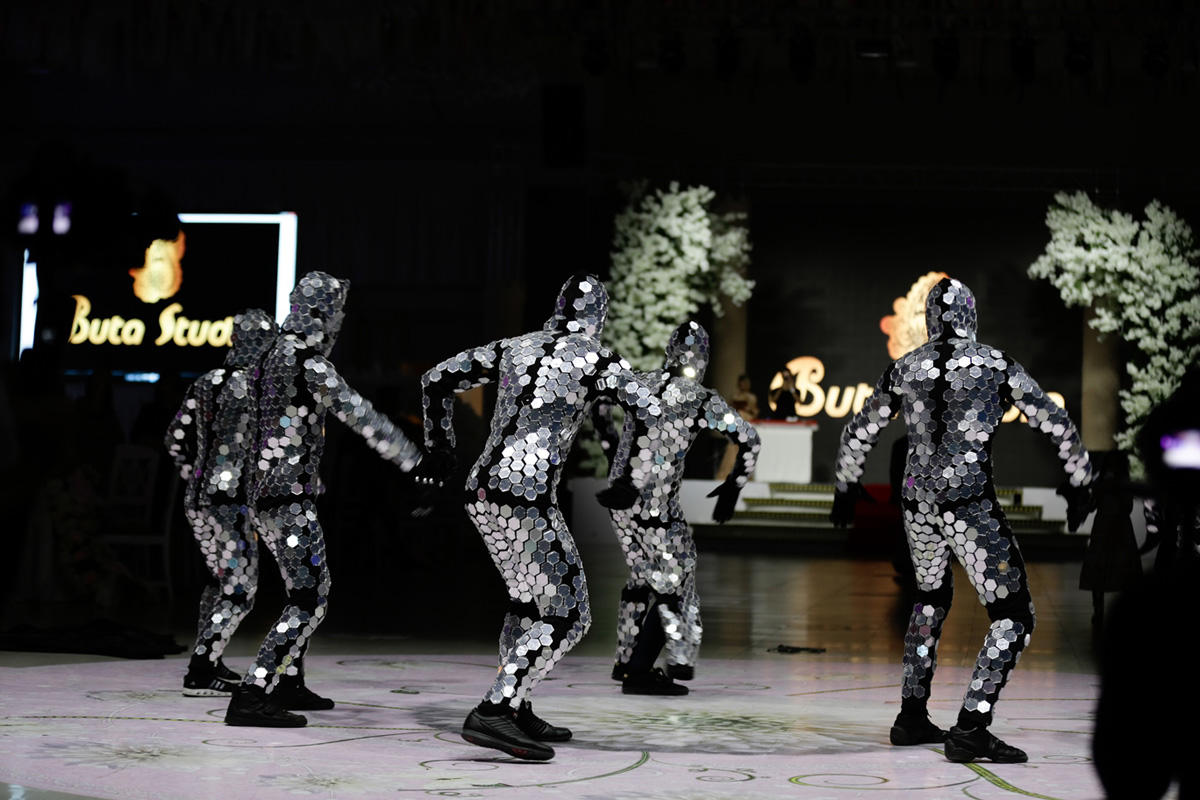 Семь красавиц Азербайджана - свадебные традиции, шоколадный фонтан, шоу фаэтонов и автомобилей (ФОТО)