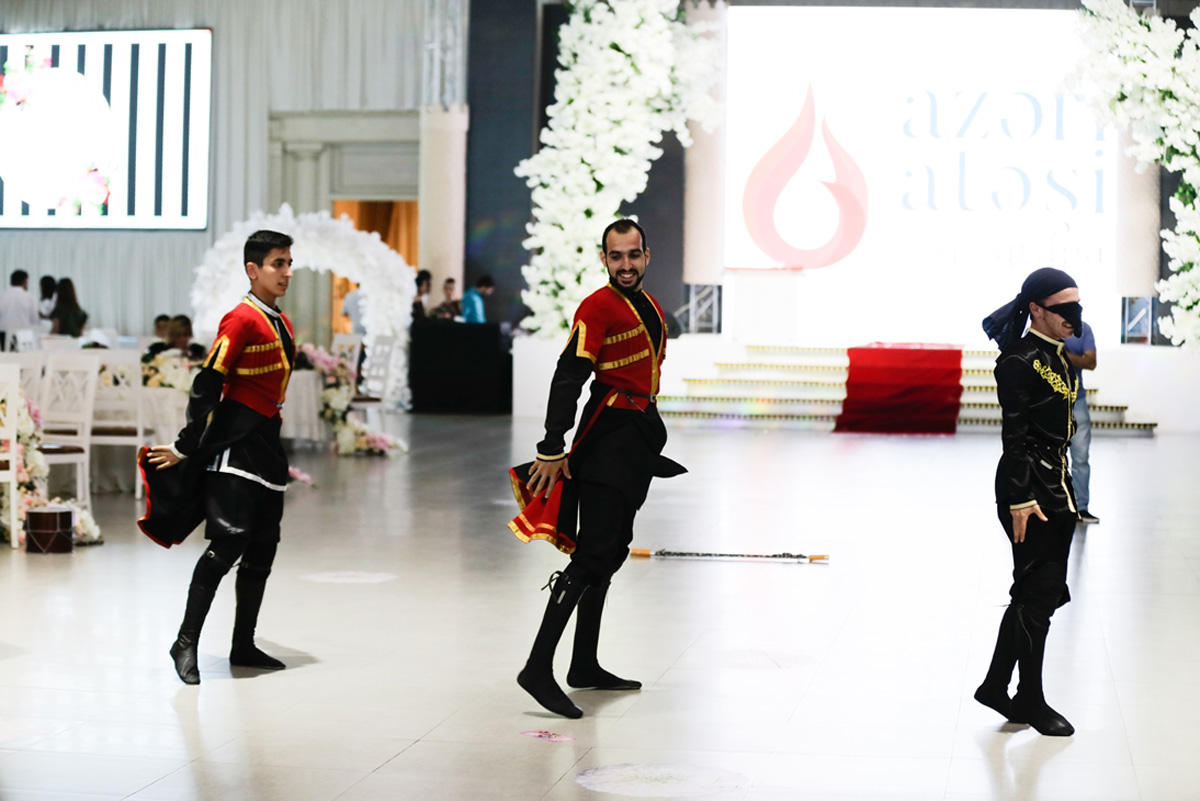 Семь красавиц Азербайджана - свадебные традиции, шоколадный фонтан, шоу фаэтонов и автомобилей (ФОТО)