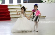 Семь красавиц Азербайджана - свадебные традиции, шоколадный фонтан, шоу фаэтонов и автомобилей (ФОТО)