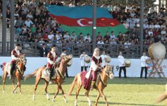Верхом на лошадях со специальной клюшкой - победители Национального фестиваля конного спорта в Азербайджане  (ФОТО)