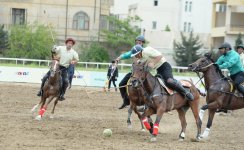 Верхом на лошадях со специальной клюшкой - победители Национального фестиваля конного спорта в Азербайджане  (ФОТО)