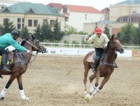 Верхом на лошадях со специальной клюшкой - победители Национального фестиваля конного спорта в Азербайджане  (ФОТО)