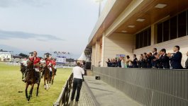 Верхом на лошадях со специальной клюшкой - победители Национального фестиваля конного спорта в Азербайджане  (ФОТО)