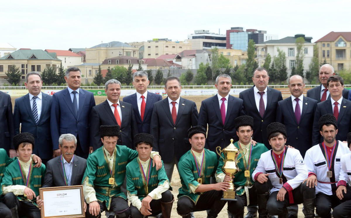 Верхом на лошадях со специальной клюшкой - победители Национального фестиваля конного спорта в Азербайджане  (ФОТО)