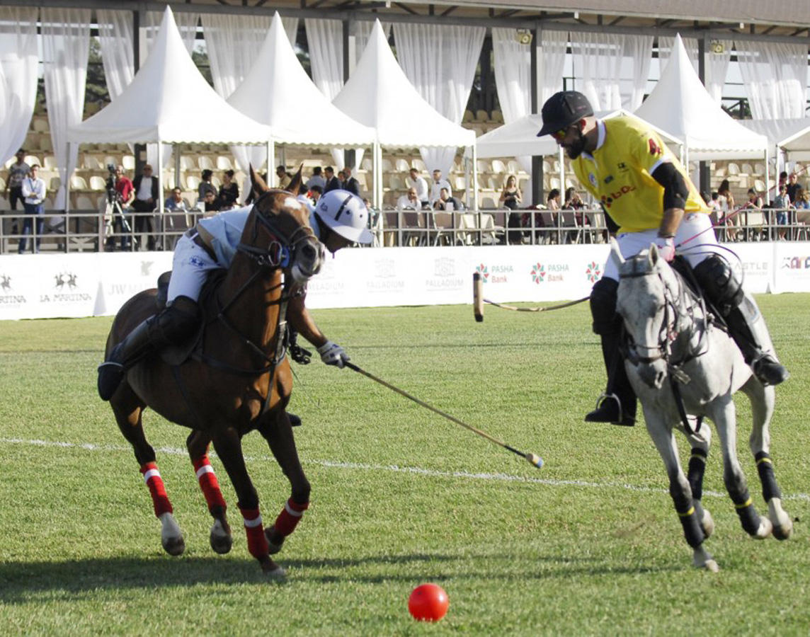 Верхом на лошадях со специальной клюшкой - победители Национального фестиваля конного спорта в Азербайджане  (ФОТО)