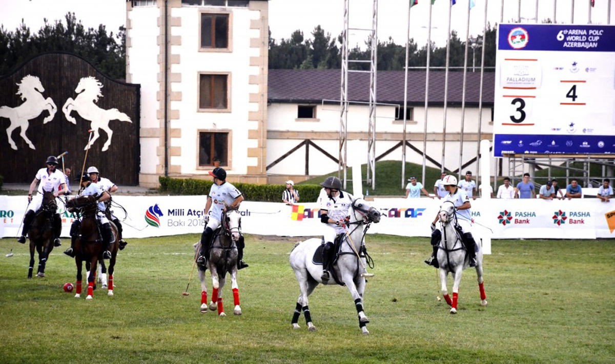 Верхом на лошадях со специальной клюшкой - победители Национального фестиваля конного спорта в Азербайджане  (ФОТО)