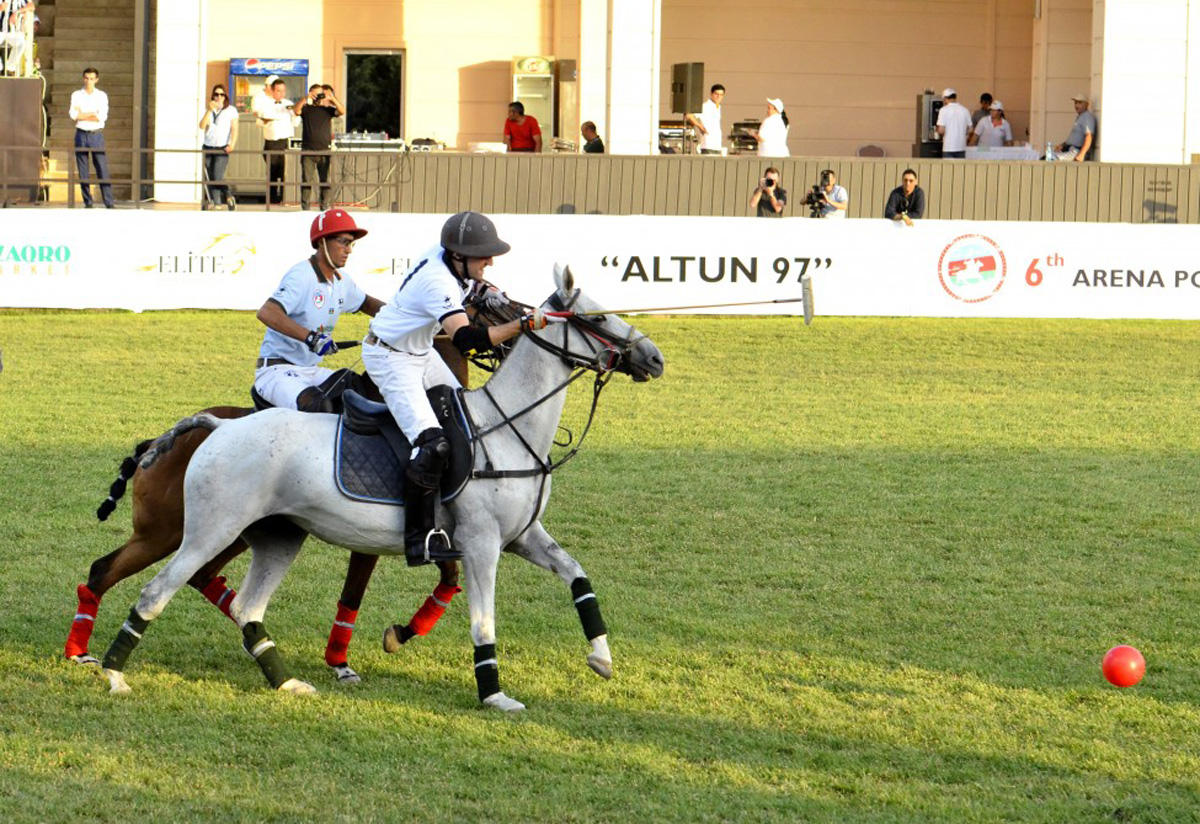 Верхом на лошадях со специальной клюшкой - победители Национального фестиваля конного спорта в Азербайджане  (ФОТО)