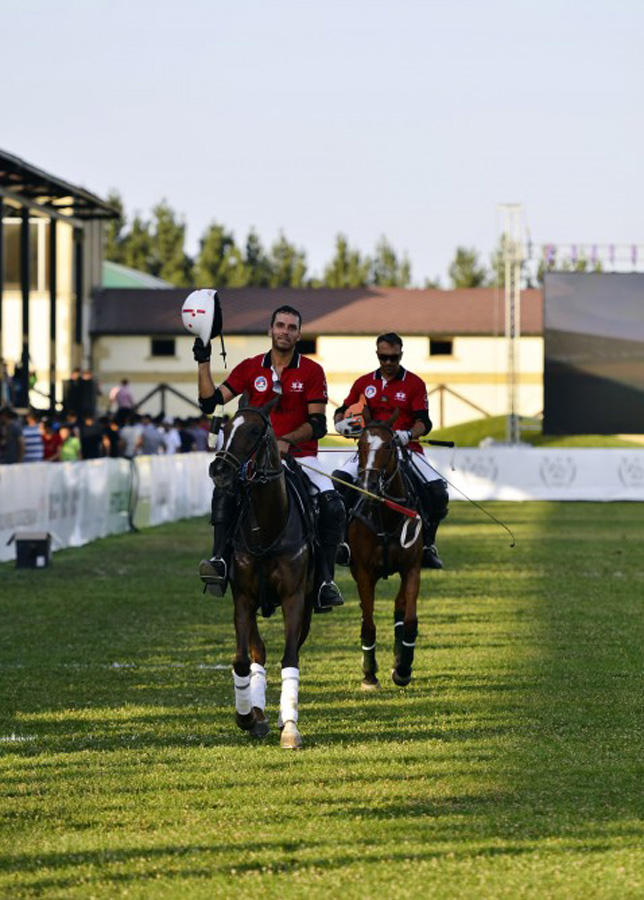 Верхом на лошадях со специальной клюшкой - победители Национального фестиваля конного спорта в Азербайджане  (ФОТО)