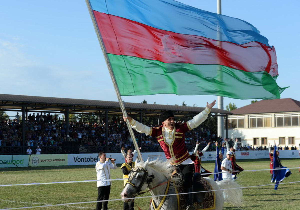 Верхом на лошадях со специальной клюшкой - победители Национального фестиваля конного спорта в Азербайджане  (ФОТО)