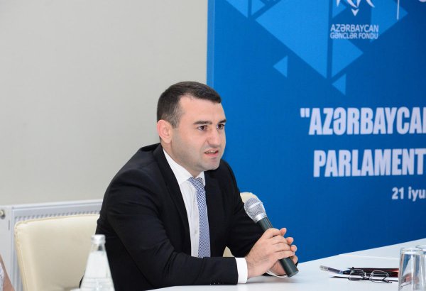 Фонд молодежи информирует широкую общественность о 100-летии АДР (ФОТО)