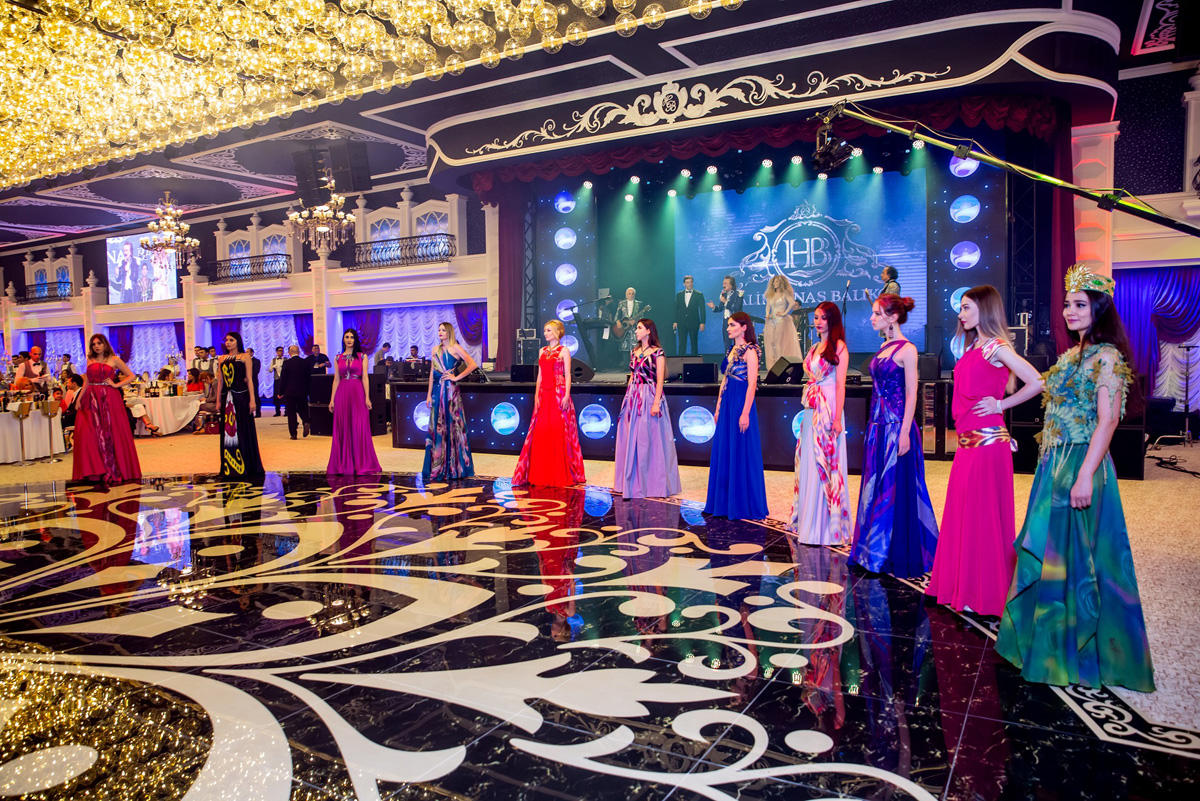 Каспийский берег Баку зажгли грандиозным шоу легендарные "Boney M" и "Ялла" (ФОТО)