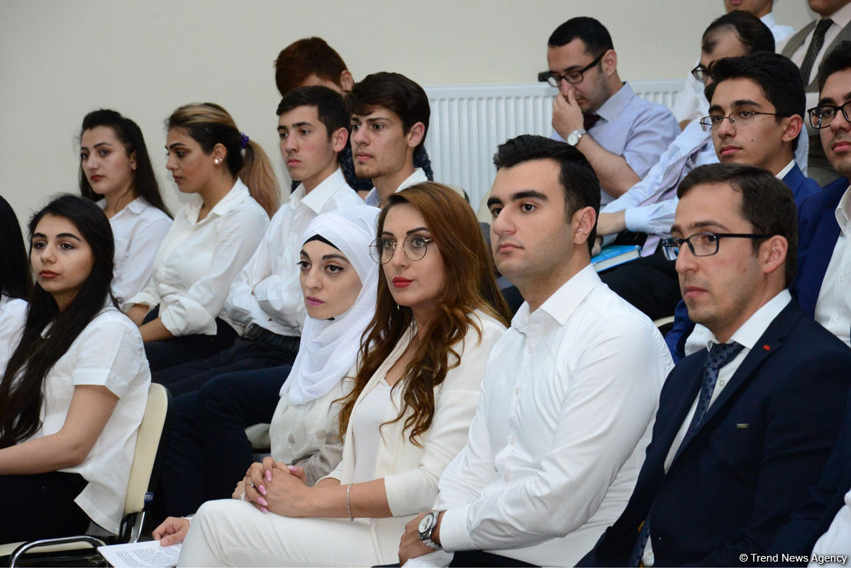 Фонд молодежи информирует широкую общественность о 100-летии АДР (ФОТО)