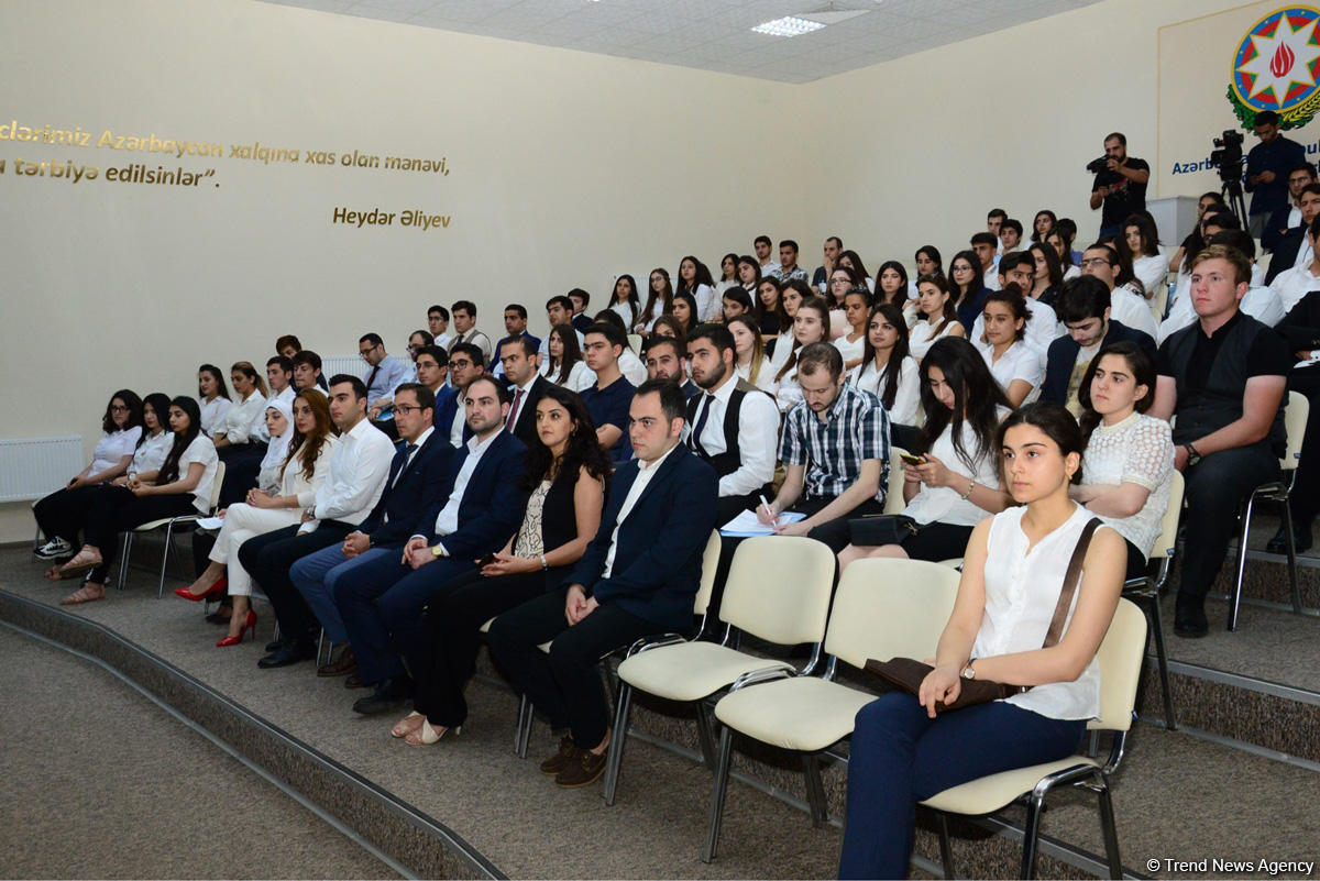 Фонд молодежи информирует широкую общественность о 100-летии АДР (ФОТО)