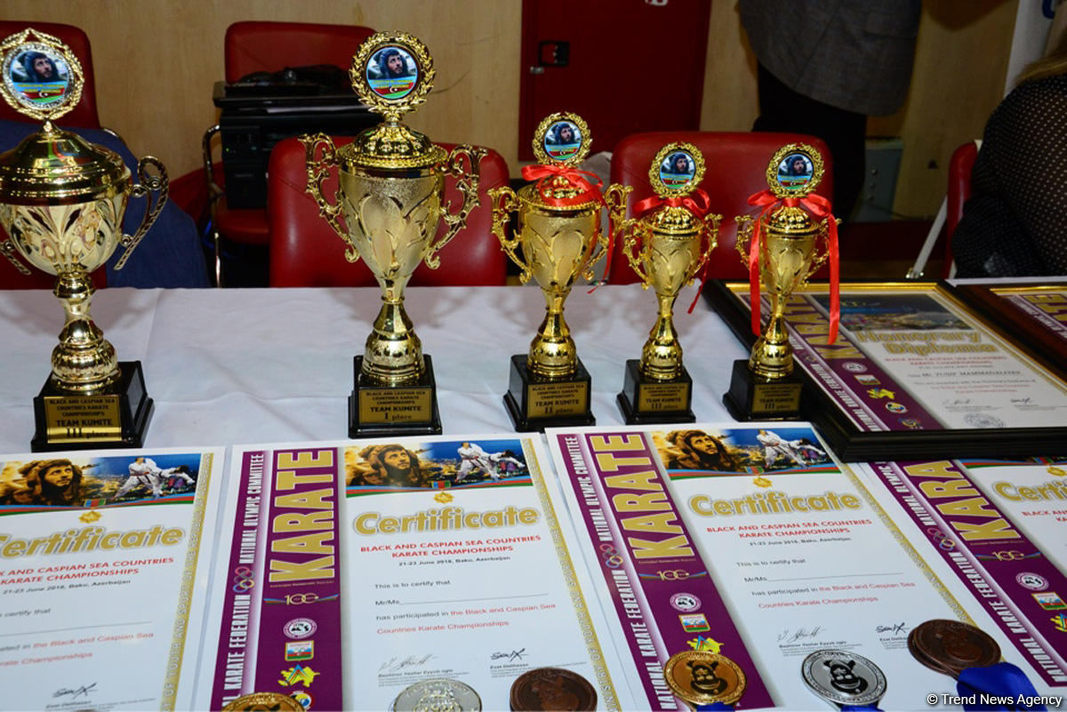 В Баку проходит международный турнир по каратэ памяти Национального героя Альберта Агарунова (ФОТО)