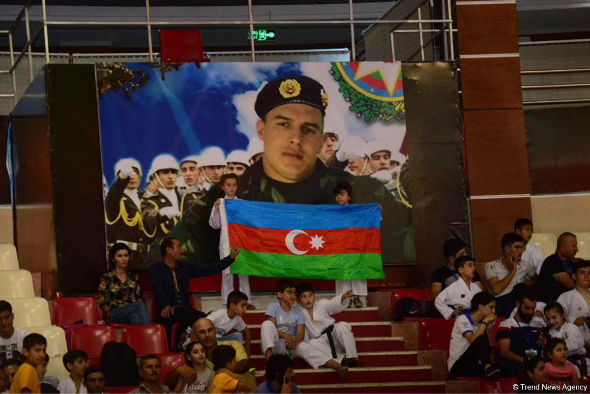 В Баку проходит международный турнир по каратэ памяти Национального героя Альберта Агарунова (ФОТО)
