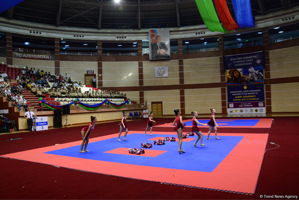 В Баку проходит международный турнир по каратэ памяти Национального героя Альберта Агарунова (ФОТО)