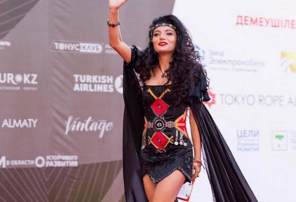 Три метра над уровнем сцены и пахлава для Анастейши – приключения Диляры Кязымовой в Казахстане (ФОТО)