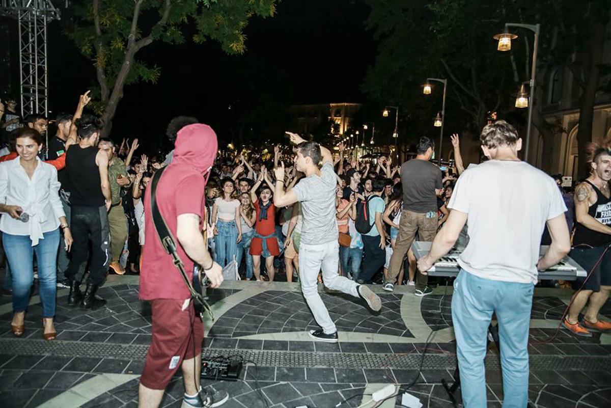 Грандиозный праздник музыки Fête de la Musique на улицах и площадях Баку (ФОТО)