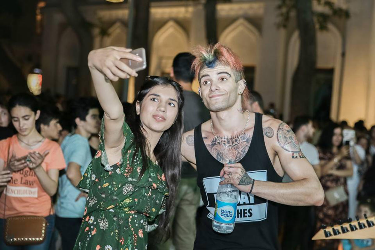 Грандиозный праздник музыки Fête de la Musique на улицах и площадях Баку (ФОТО)