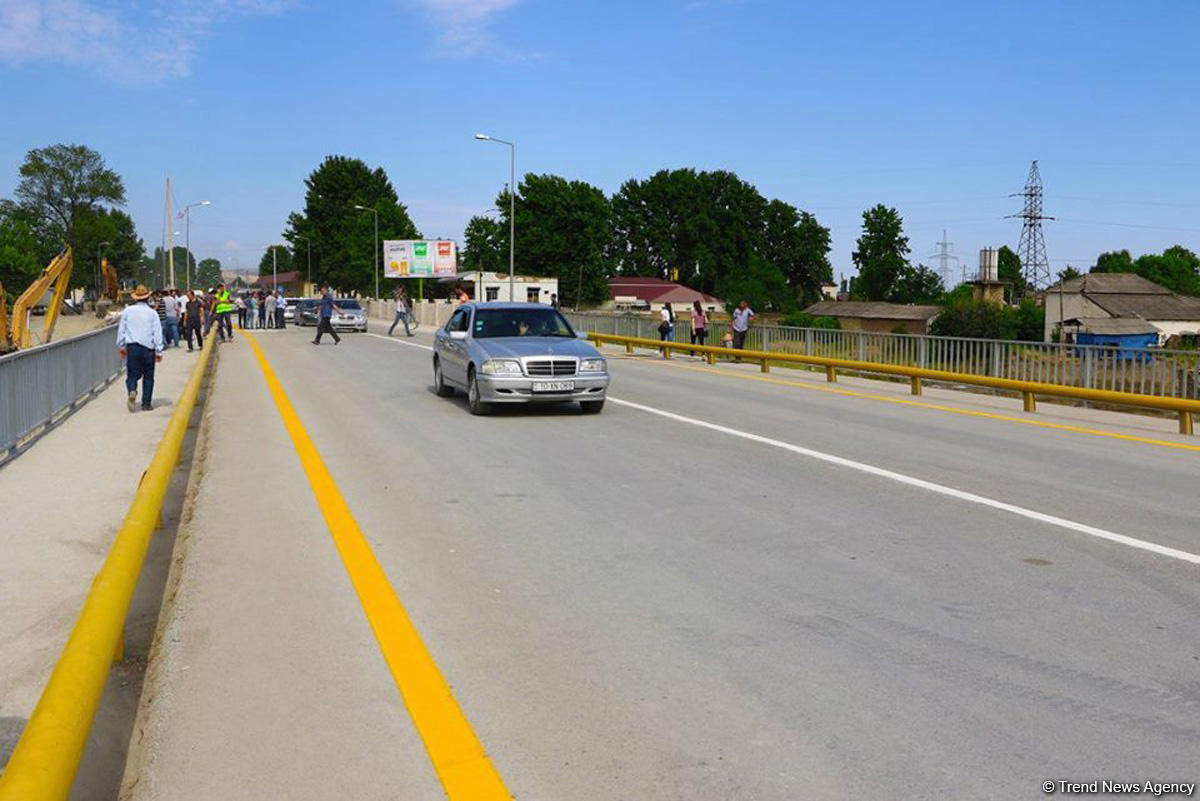 В Гекчайском районе восстановлен разрушенный селями мост (ФОТО)