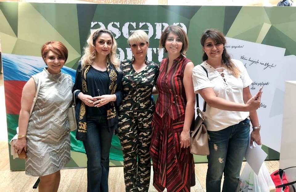 Письмо азербайджанскому солдату – акция в Баку (ФОТО)