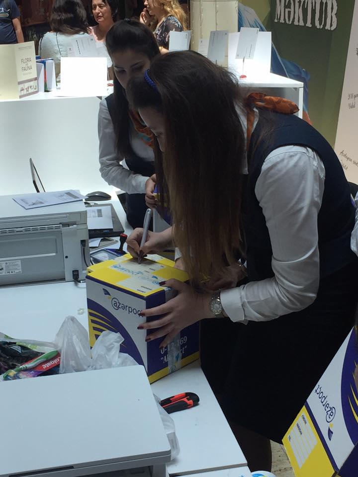 Письмо азербайджанскому солдату – акция в Баку (ФОТО)