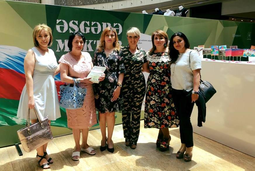 Письмо азербайджанскому солдату – акция в Баку (ФОТО)