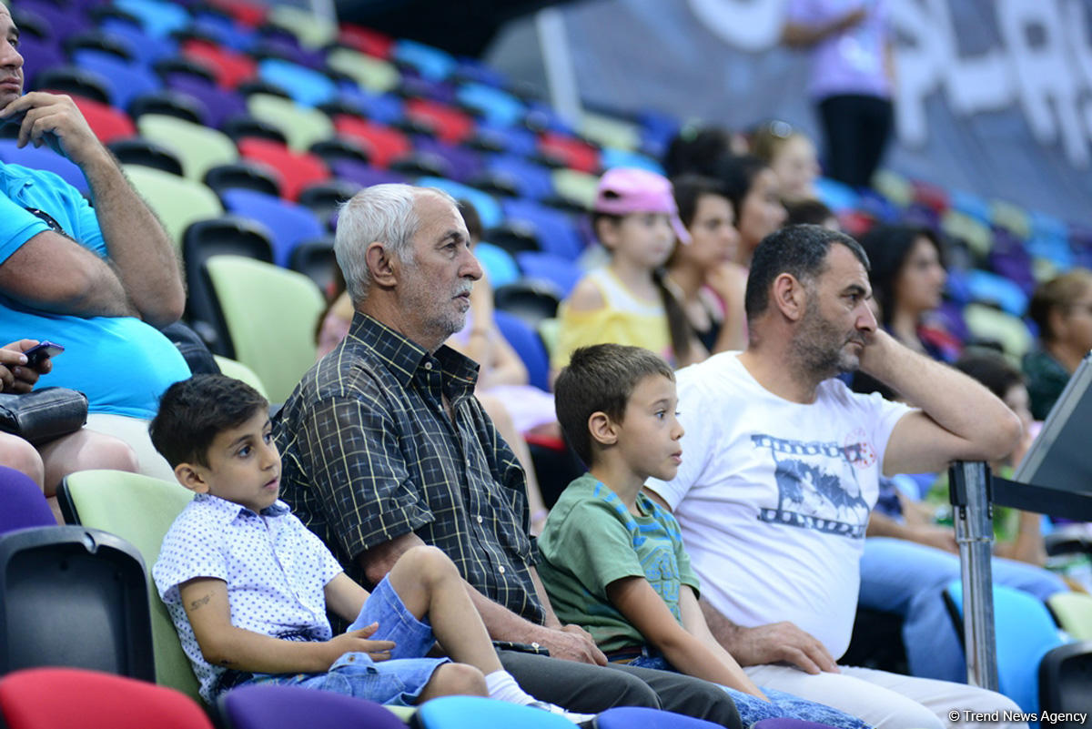 Гимнасты из 32 стран борются в Баку за путевку на юношескую Олимпиаду (ФОТОРЕПОРТАЖ)