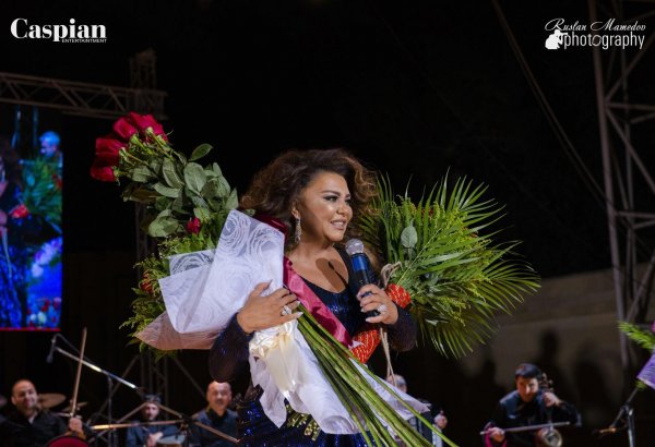 Назакят Теймурова - праздничный вечер оваций и цветов (ФОТО)